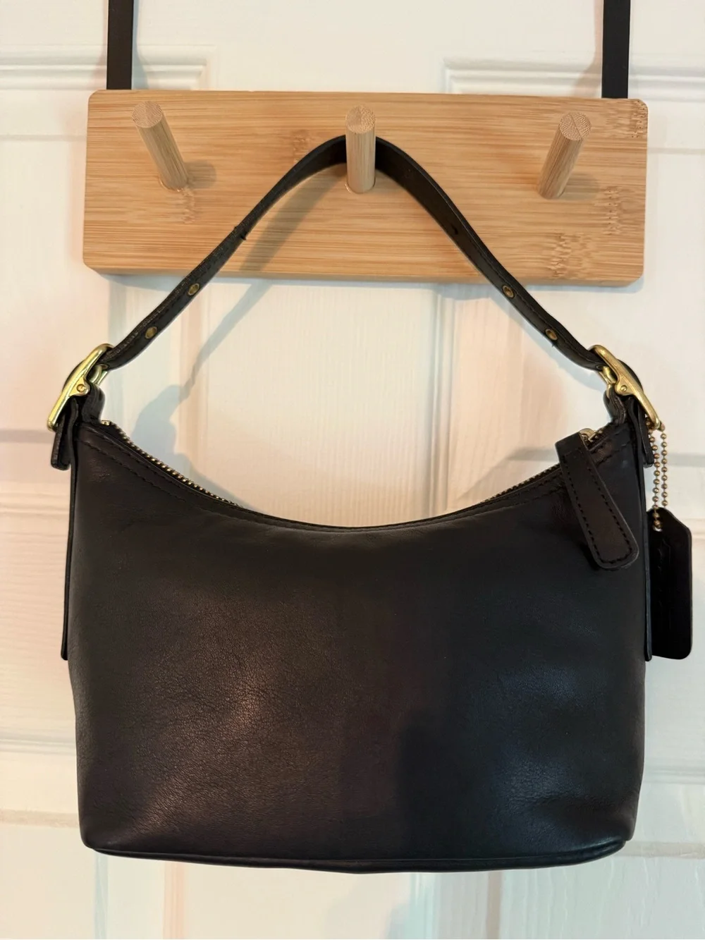 Vintage Rare Y2K Coach 9844 Black Leather purse with brass hardware